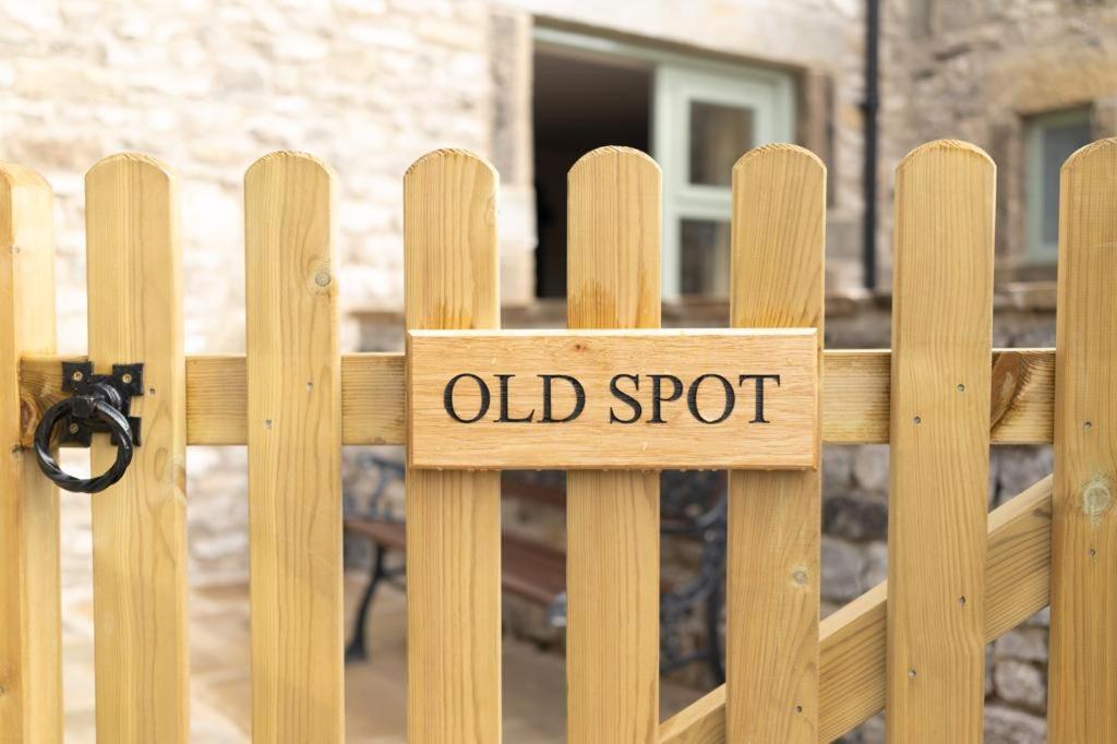The Blind Bull Hotel Little Hucklow Exterior foto